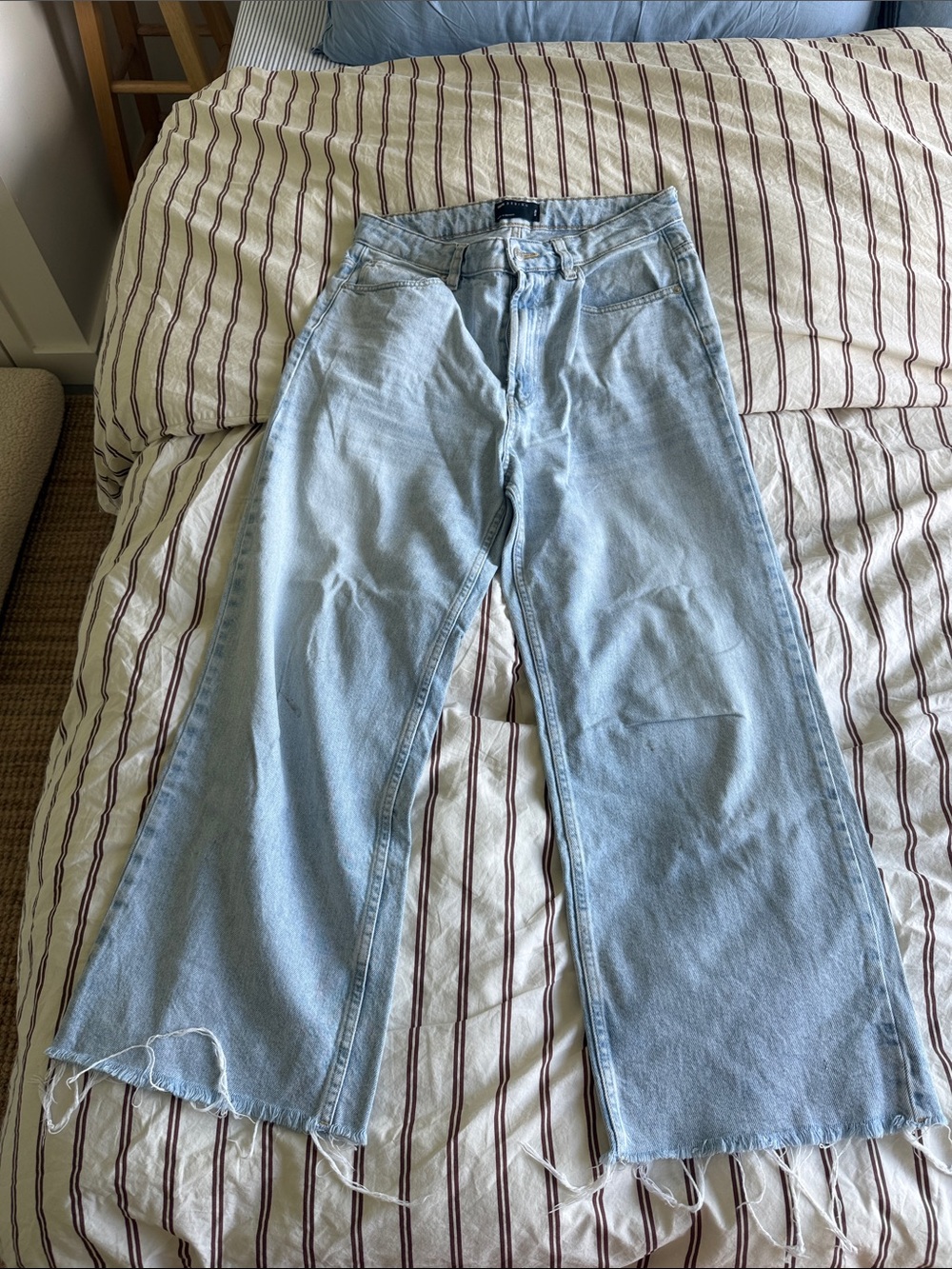 Light Blue Wide-Leg Women’s Jeans - size 30